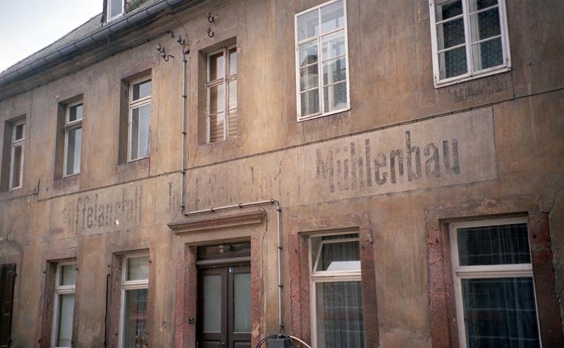 Rochlitz, Muldengasse 4, 3.10.1995.jpg - Riffelanstalt (?) Josef Schubert, Mühlenbau